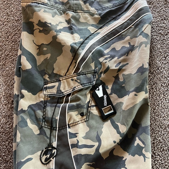 Billabong board shorts. - Picture 3 of 6